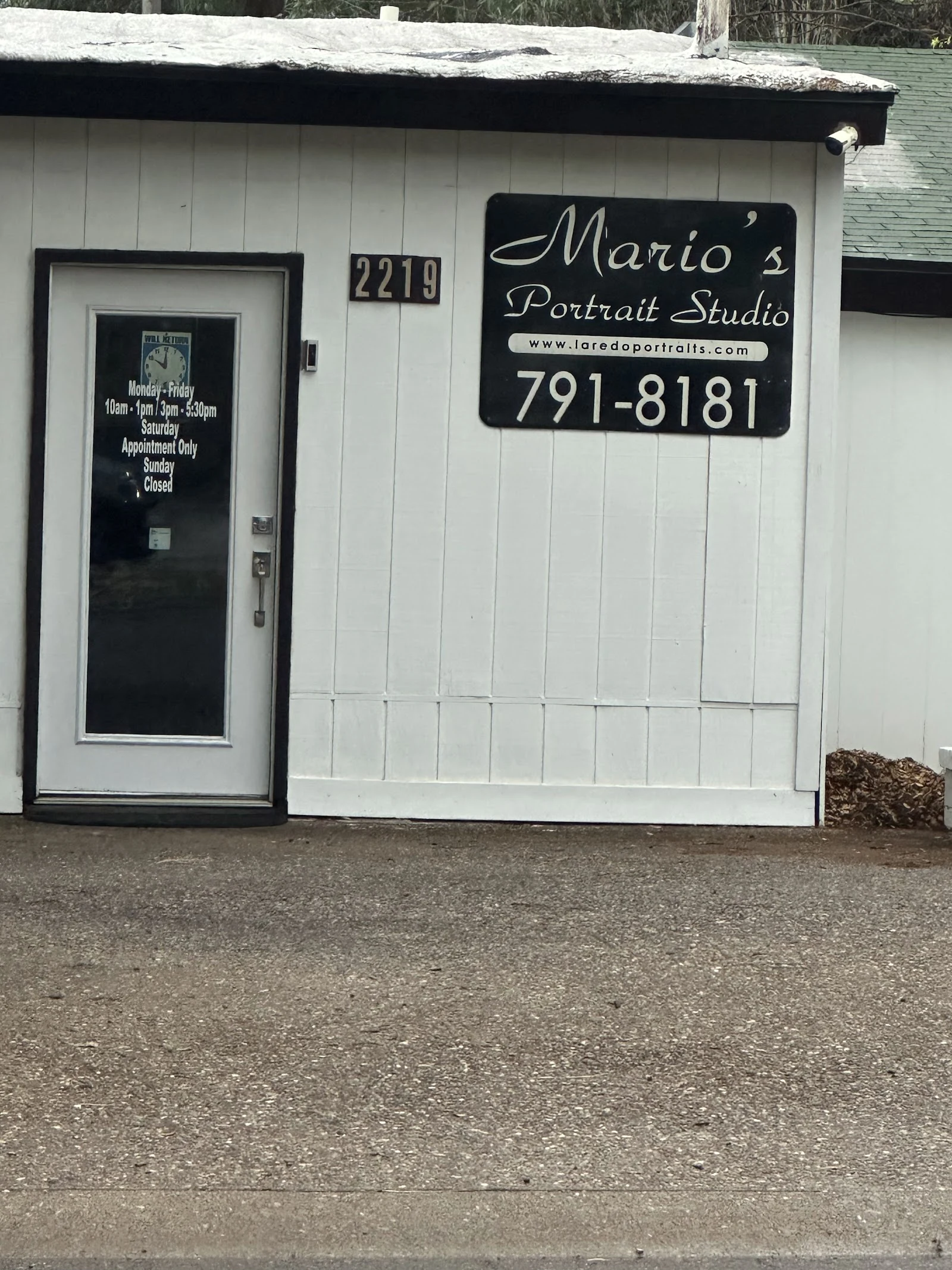 Mario's Portrait Studio storefront in Laredo, TX